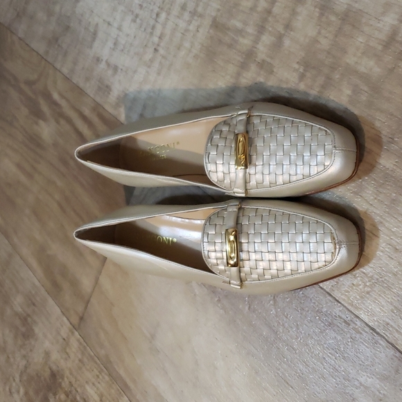 Rangoni silver never worn flats - Picture 2 of 3